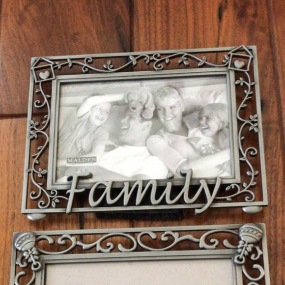 Lot of 2 4x6 "Family" and "Baby" Picture Frames - Picture 2 of 3